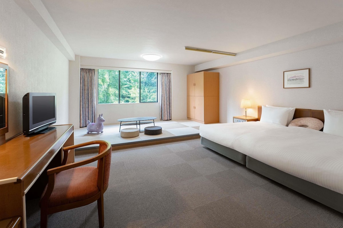 Premium bedding, down duvets, in-room safe, desk