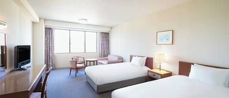 Premium bedding, down comforters, in-room safe, desk