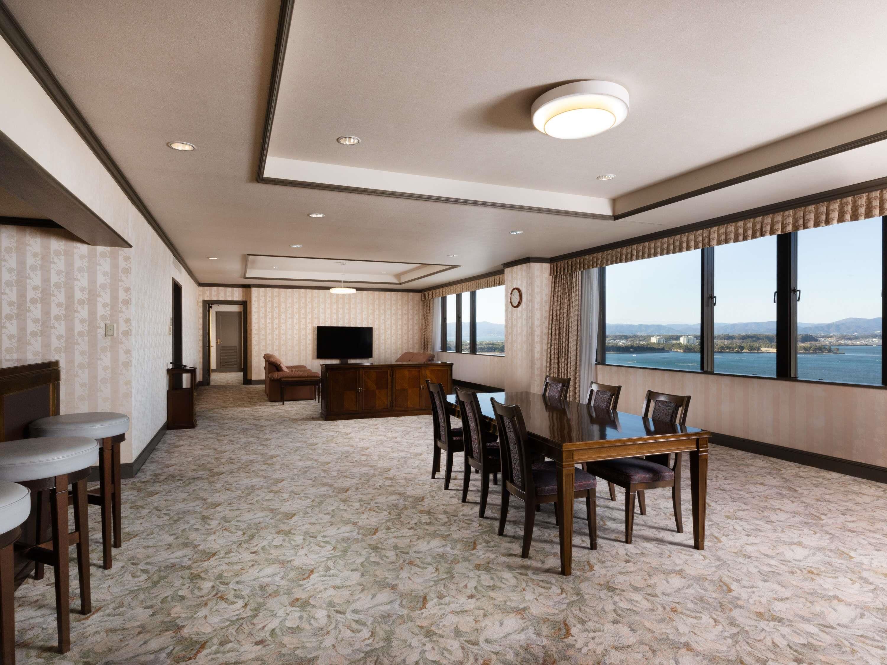 Classic Suite, 2 Twin Beds | In-room safe, iron/ironing board, free WiFi, bed sheets