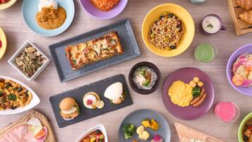 Petit déjeuner buffet servi tous les jours en supplément