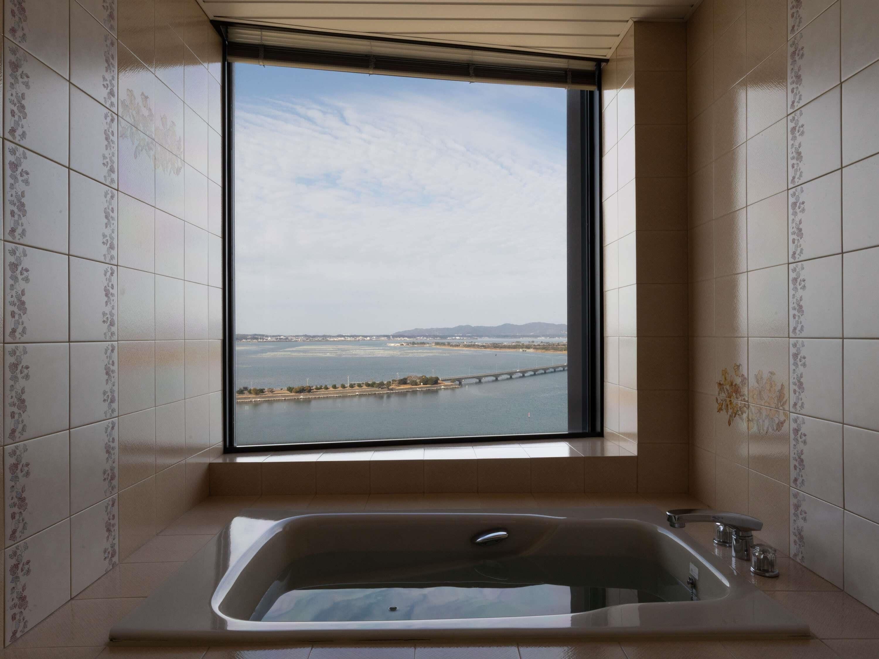 Classic Suite, 2 Twin Beds | In-room safe, iron/ironing board, free WiFi, bed sheets
