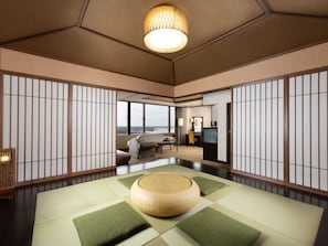 Klassieke suite, Meerdere bedden (Japanese Western Style) | Een kluis op de kamer, een strijkplank/strijkijzer, gratis wifi