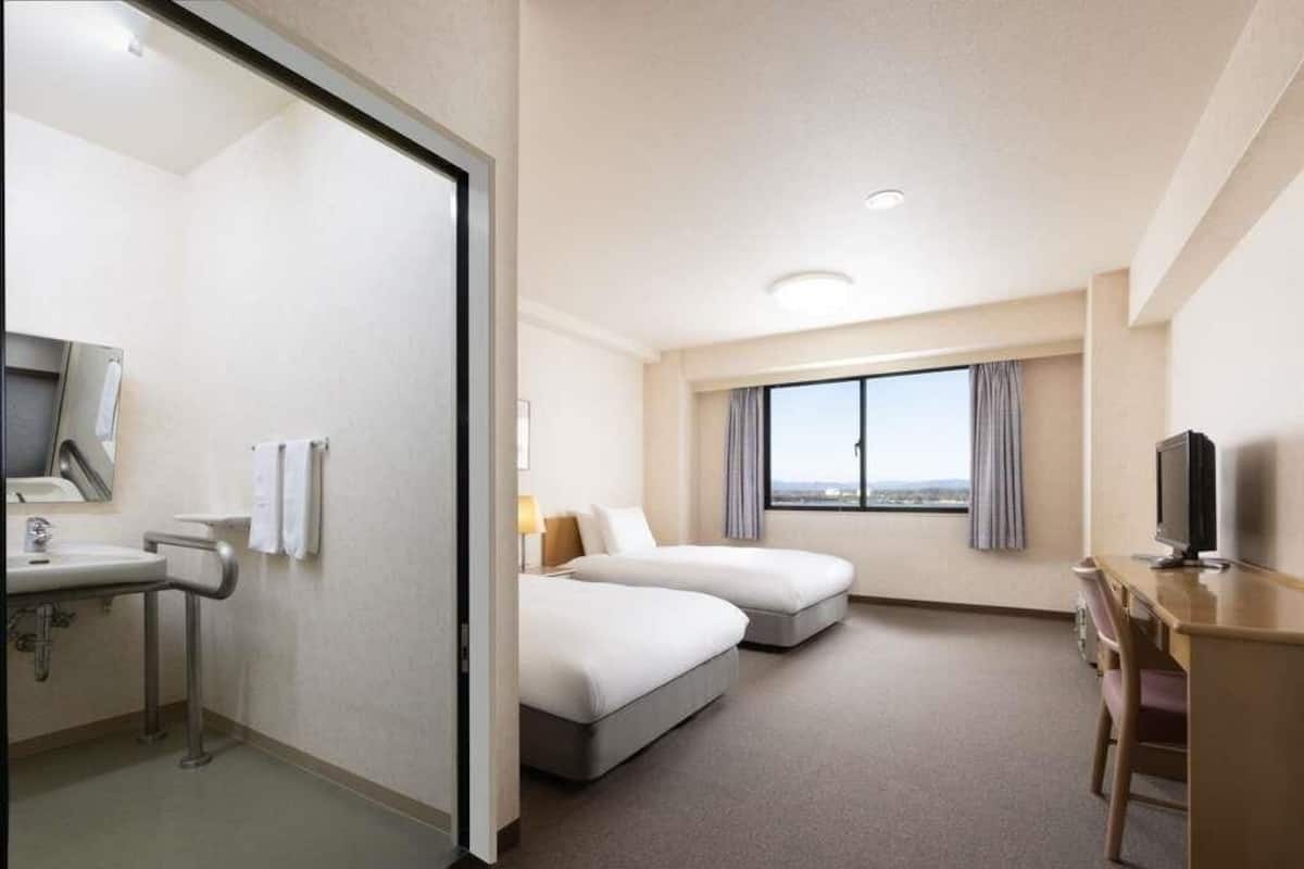 Classic Room, 2 Twin Beds, Accessible | In-room safe, iron/ironing board, free WiFi, bed sheets