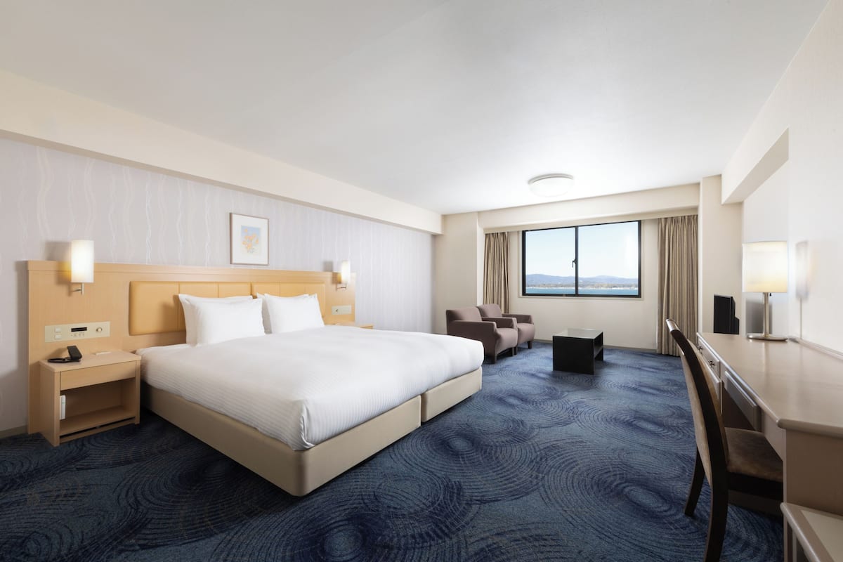 In-room safe, iron/ironing board, free WiFi, bed sheets