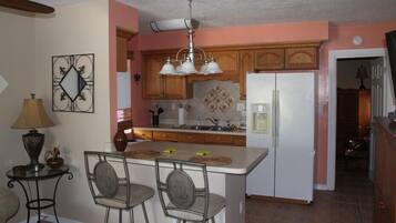 Classic Cottage, 1 Bedroom, Non Smoking | Private kitchen | Fridge, microwave, stovetop, coffee/tea maker