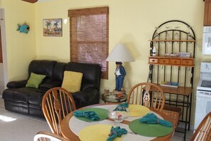 Classic Cottage, 1 Bedroom, Non Smoking | Living area