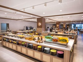 Café da manhã com buffet todos os dias mediante uma taxa