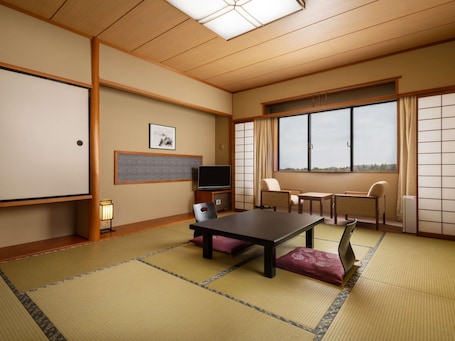 Classic Room, Japanese style, 4 futon beds | Premium bedding, down comforters, in-room safe, desk. Mercure Toyama Tonami Resort & Spa