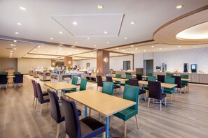 5 restaurants, lunch, dinner served; French cuisine 