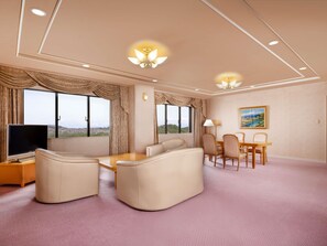 Deluxe Suite, Multiple Beds | Premium bedding, down comforters, in-room safe, desk - Mercure Toyama Tonami Resort & Spa (Tonami)