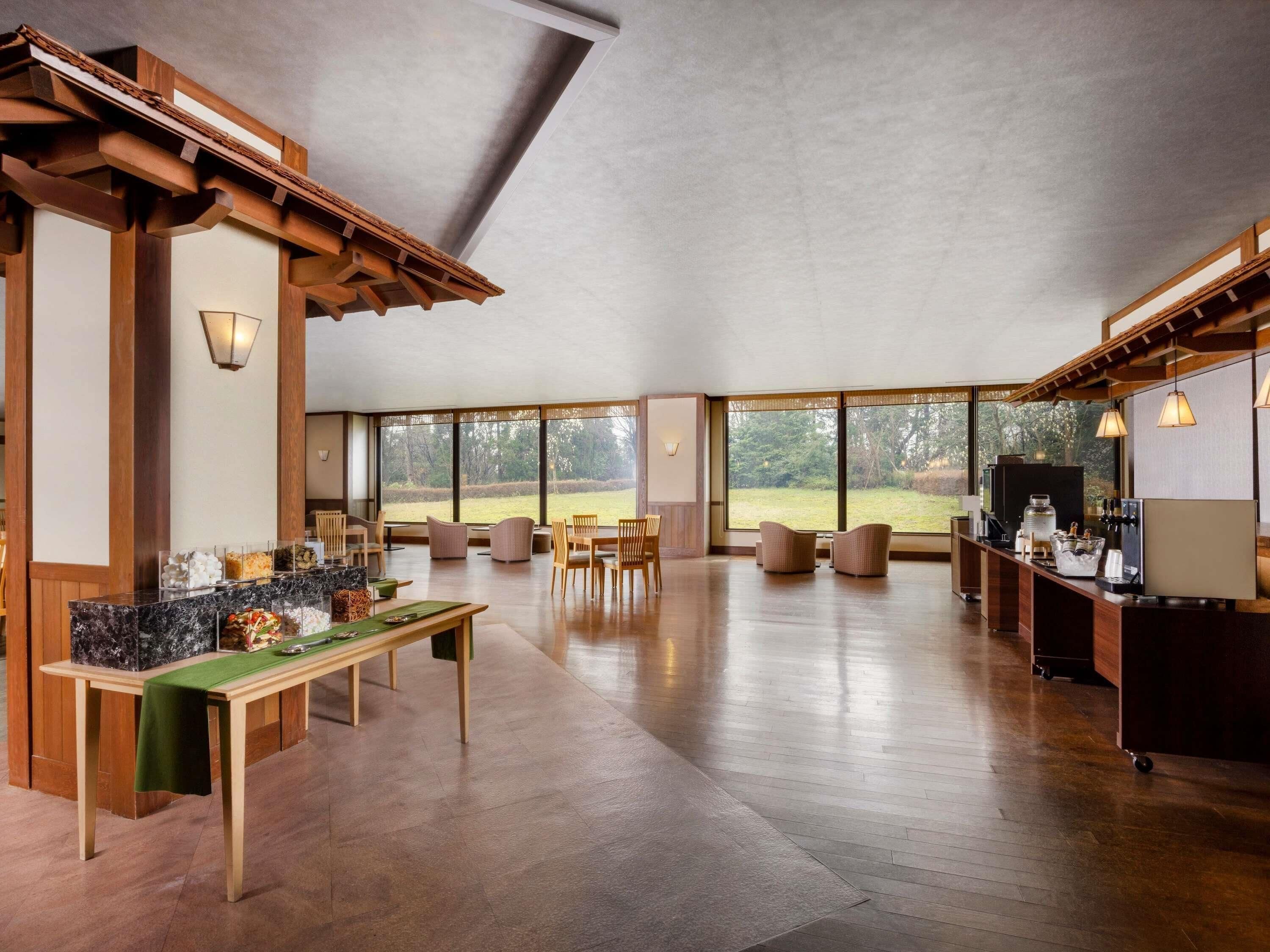 Premium-sengetøj, dundyner, pengeskab på værelset, skrivebord