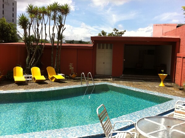 Hồ bơi ngoài trời 