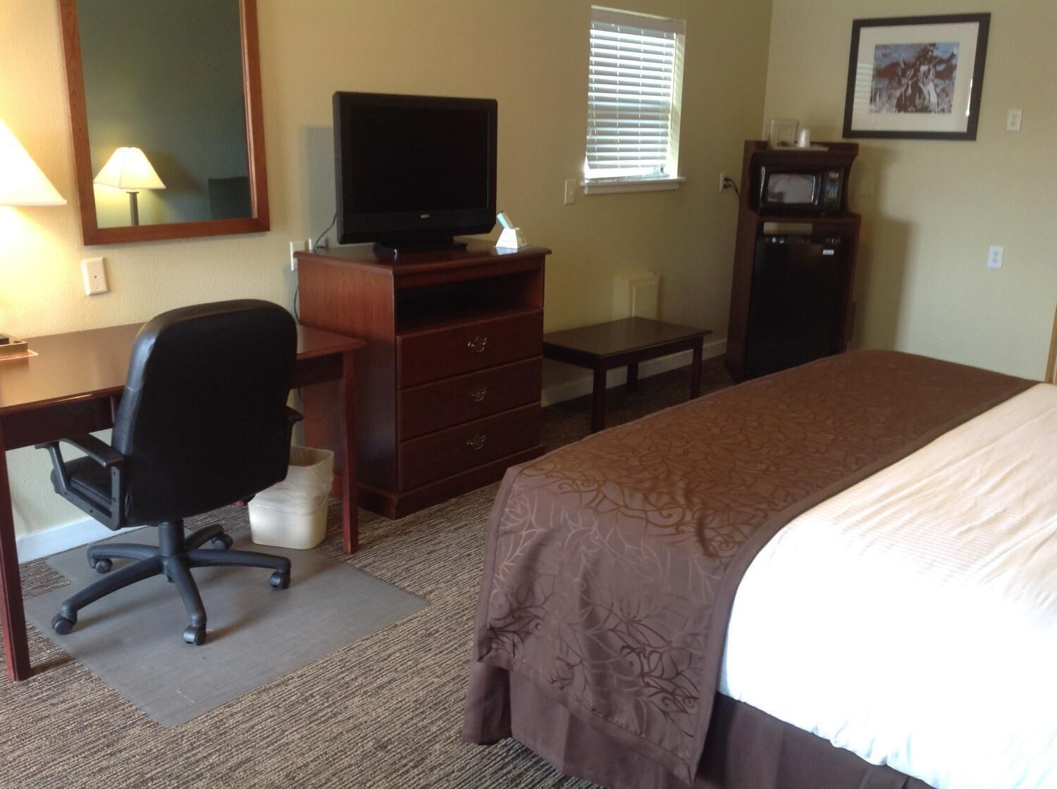 desk, iron/ironing board, free cots/infant beds, rollaway beds