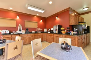 Restaurant - The Texas Lodge (Gonzales)