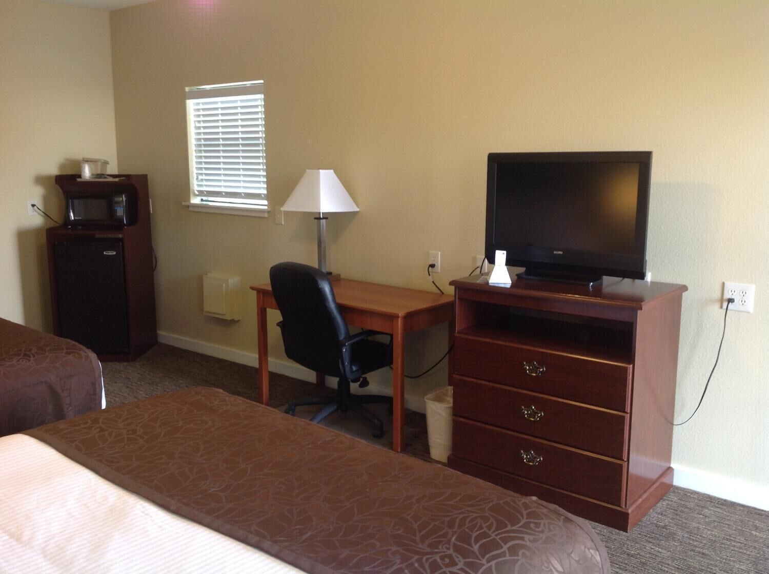 desk, iron/ironing board, free cots/infant beds, rollaway beds