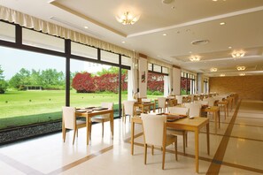 Middag serveres, japanske retter