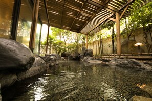 Outdoor spa tub - Mercure Noto Resort & Spa (Shika)
