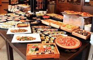 Se sirven desayunos, cenas y cocina francesa 