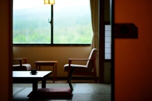 传统客房, 山景 | 客房内保险箱、熨斗/熨板、折叠床/加床（额外收费）、免费 WiFi