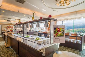 Se ofrece un desayuno bufé (1815 JPY por persona)