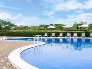 Seasonal outdoor pool