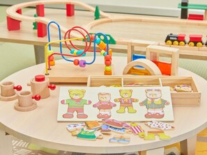 Phục vụ bữa sáng và bữa tối 