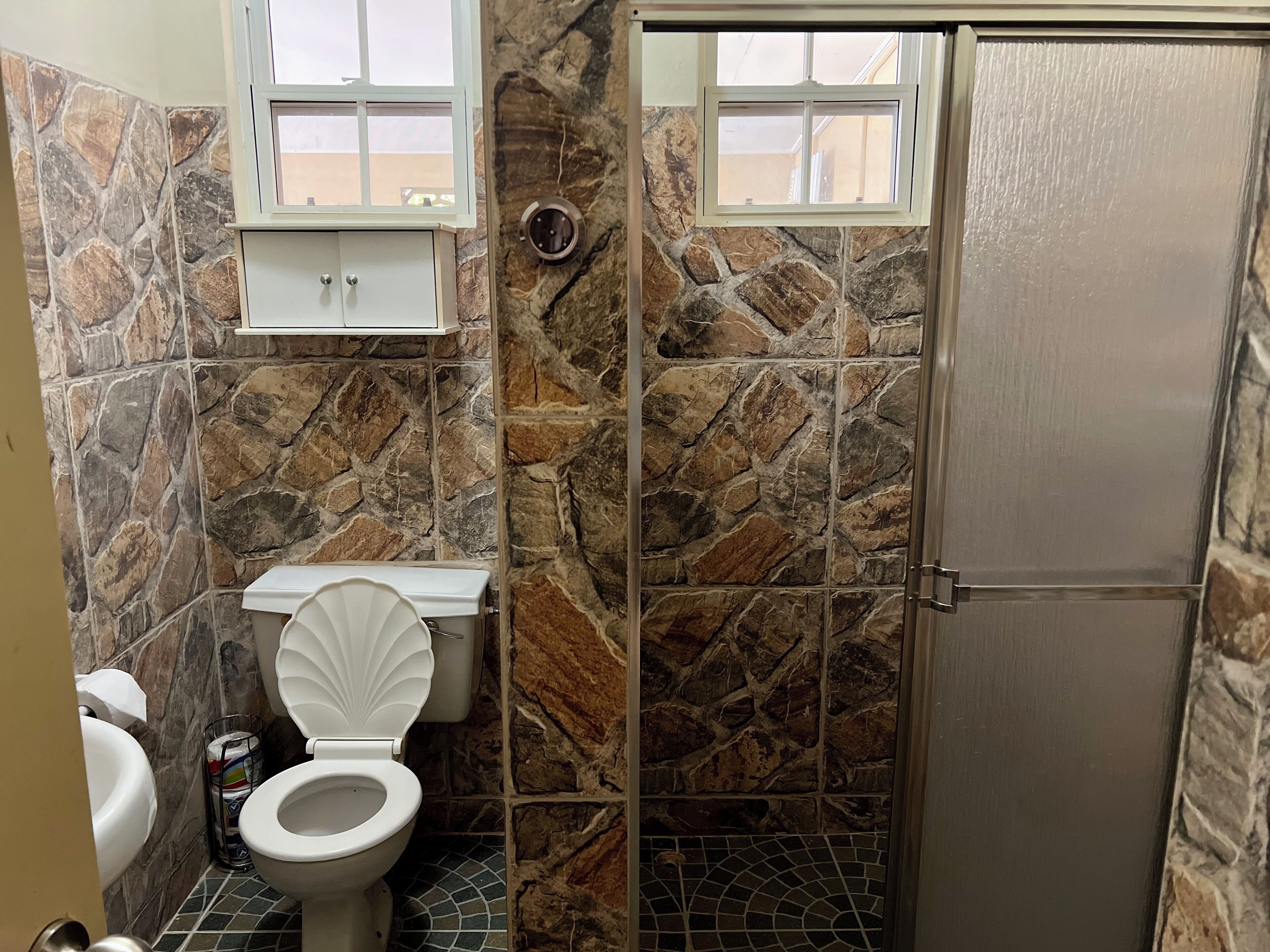 Basic House, 3 Bedrooms | Bathroom | Shower, free toiletries, towels