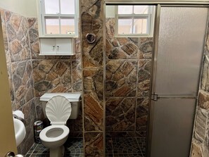 Basic House, 3 Bedrooms | Bathroom - Sunset Oasis (Derricks)