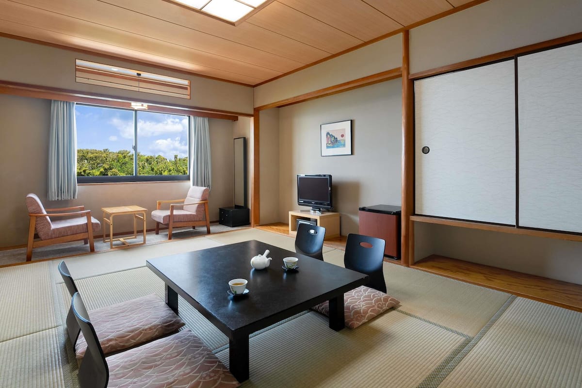 2 bedrooms, in-room safe, free WiFi, bed sheets