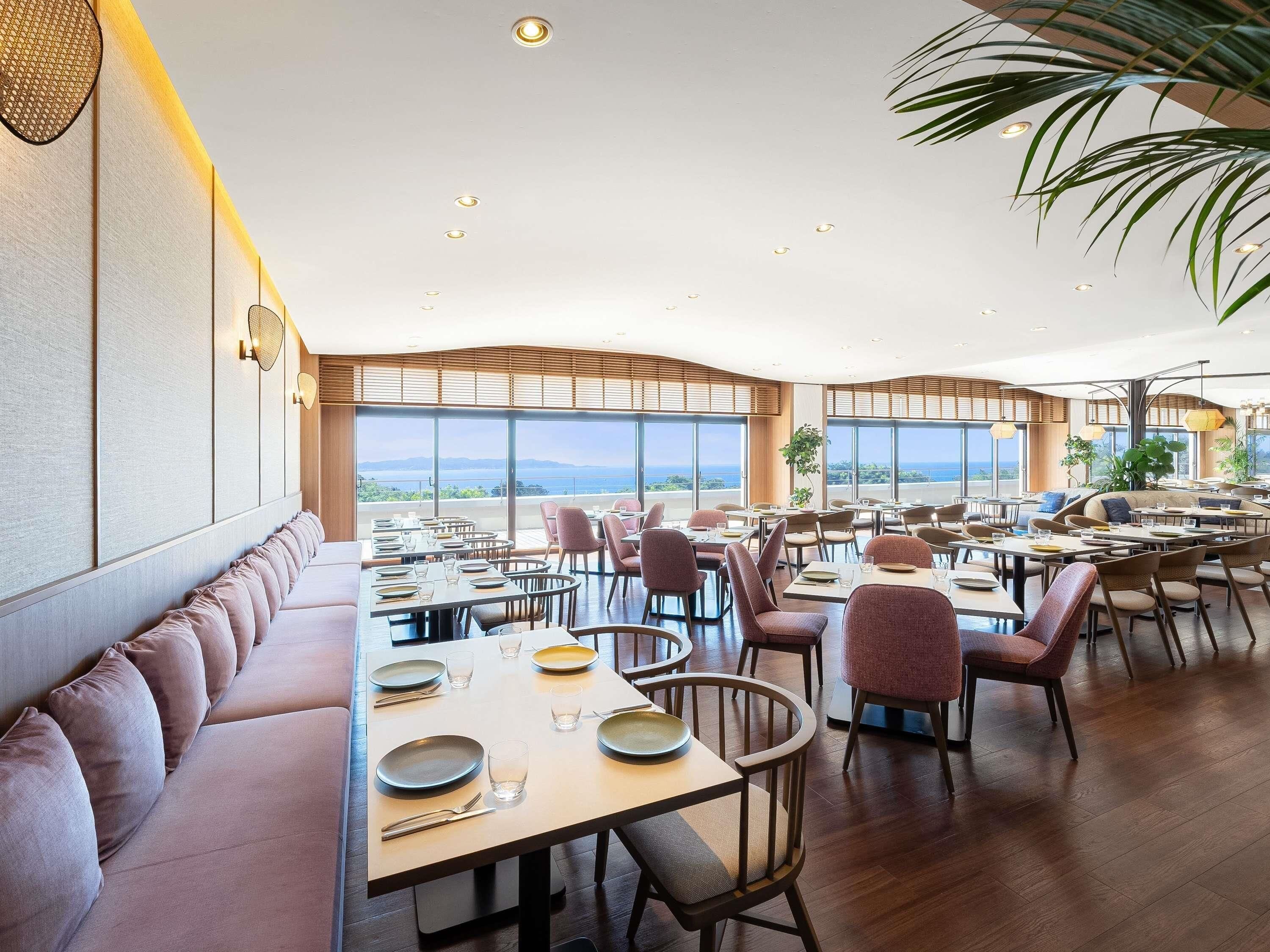 Breakfast and dinner served, ocean views 