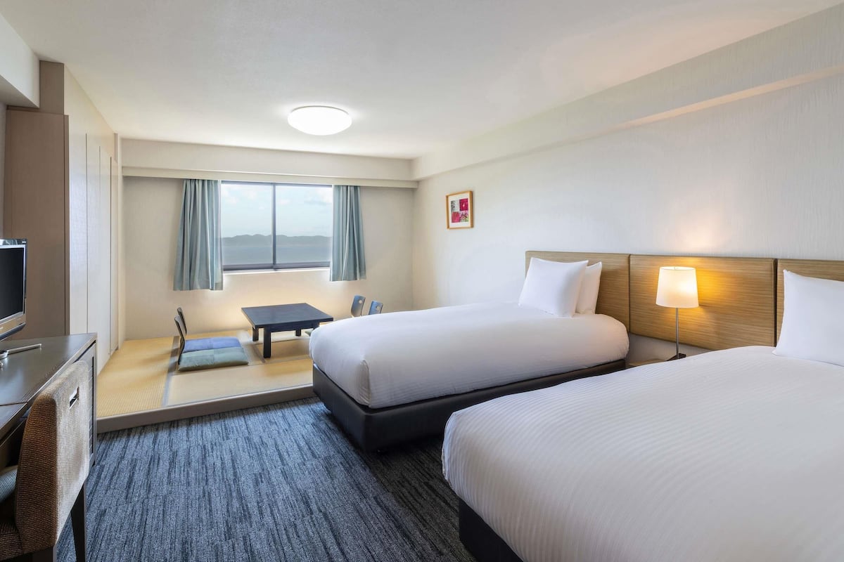 Japanese-Western Room with 2 Single beds and 3 Futons