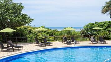 Seasonal outdoor pool