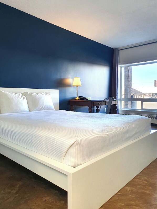 Basic Room, 1 Queen Bed (Pet Friendly)