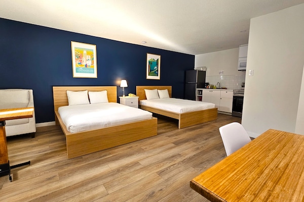 Quarto casal standard, 2 camas Queen, cozinha | Serviço de champanhe