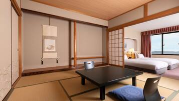 Premium bedding, in-room safe, desk, blackout drapes