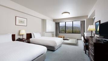 Premium bedding, in-room safe, desk, blackout drapes