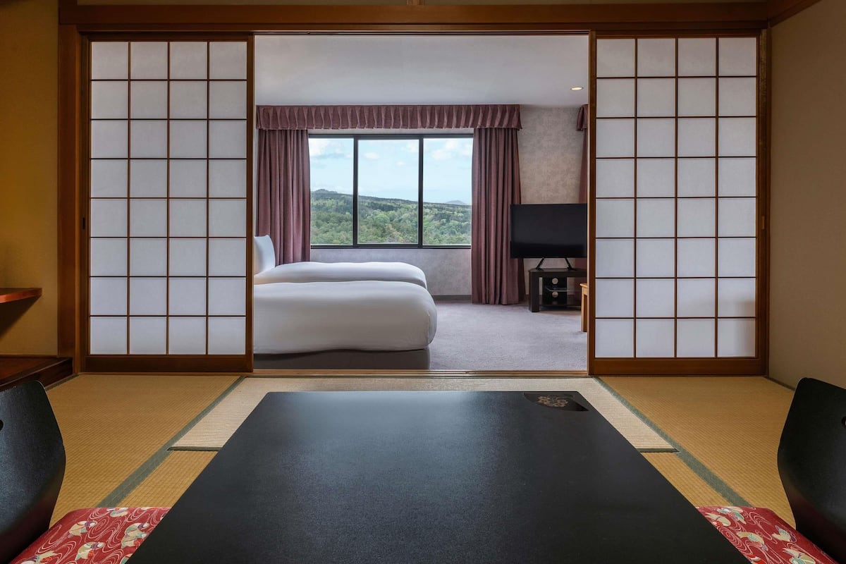 經典套房, 2 張單人床, 山景 (Japanese Western Style) | 高級寢具、房內夾萬、書桌、遮光窗簾/窗簾