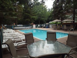 Piscina externa sazonal