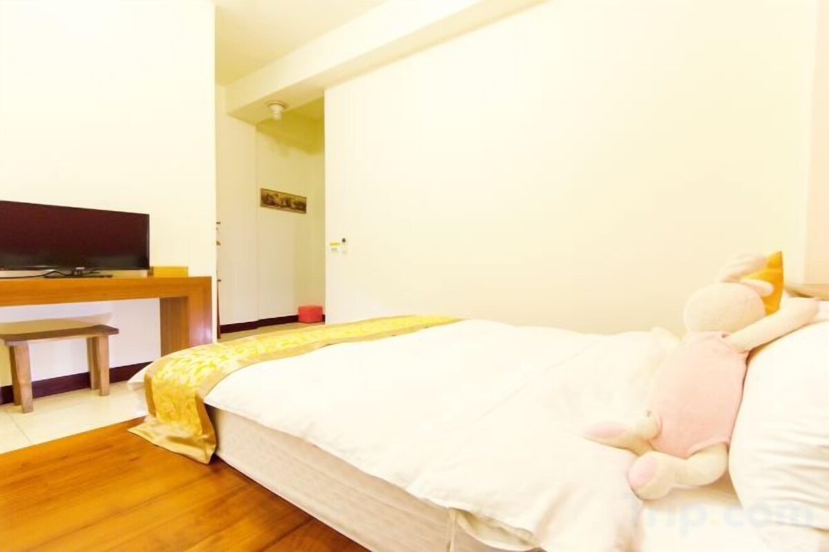 Down comforters, blackout drapes, soundproofing, WiFi (free)