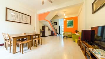Quarto família (10 people) | Área de estar no saguão