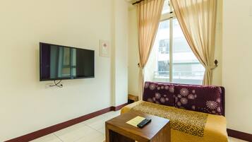 Deluxe Double Room, 1 Queen Bed | Down comforters, individually furnished, blackout drapes, soundproofing