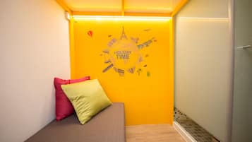 Economy Double Room, 1 Double Bed, Shared Bathroom | Free WiFi, bed sheets