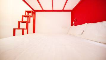 Quadruple Room, Shared Bathroom | Free WiFi, bed sheets