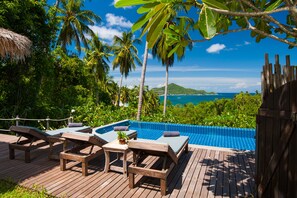 Outdoor pool, pool loungers - Koh Tao Heights Boutique Villas (Koh Tao)