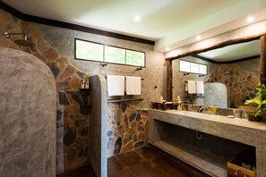 Luxury Villa, Private Pool | Bathroom | Shower, free toiletries, hair dryer, bathrobes - Koh Tao Heights Pool Villas (Koh Tao)