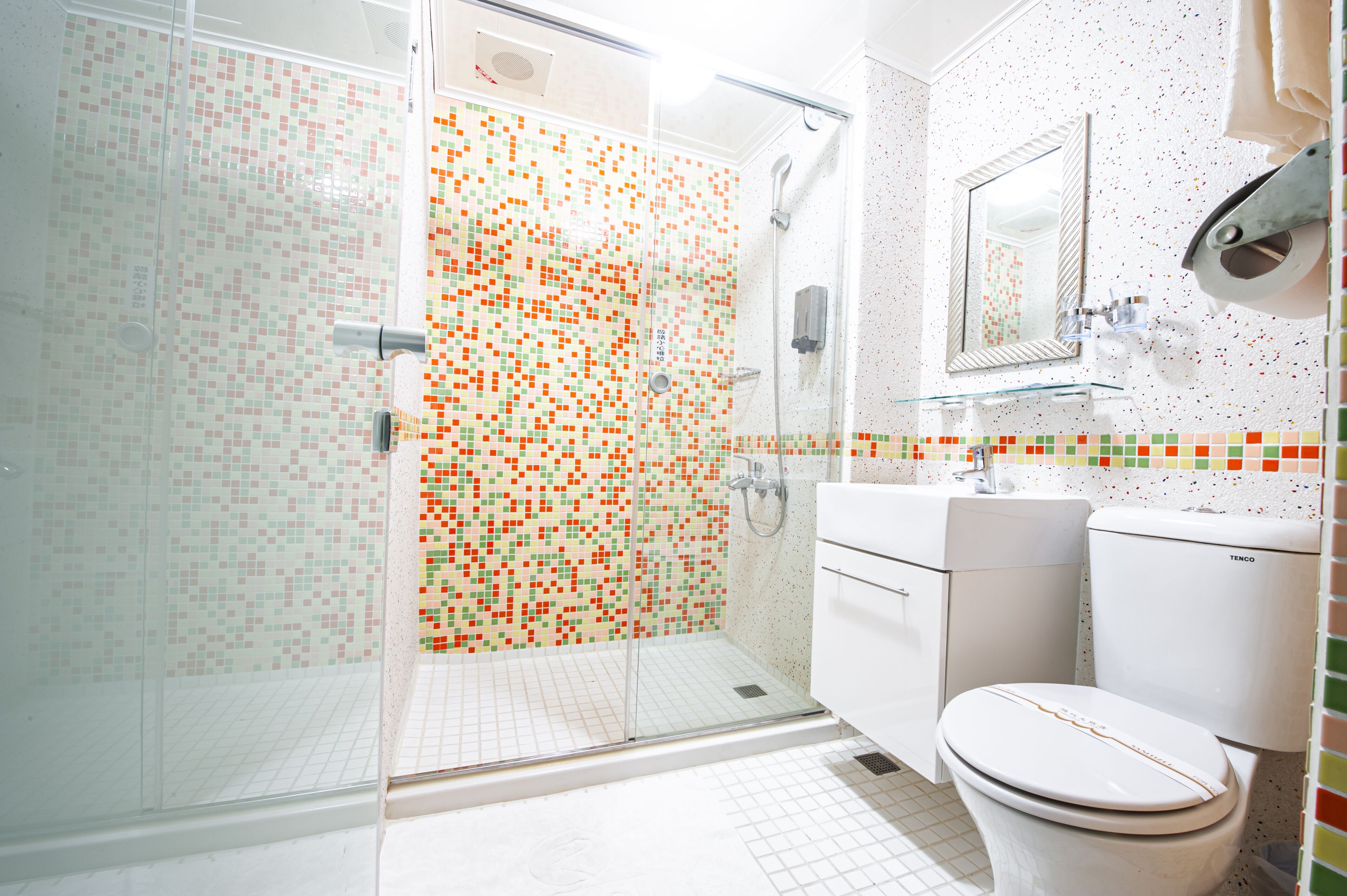 honeymoon double room | bathroom | hair dryer, towels, shampoo, toilet paper