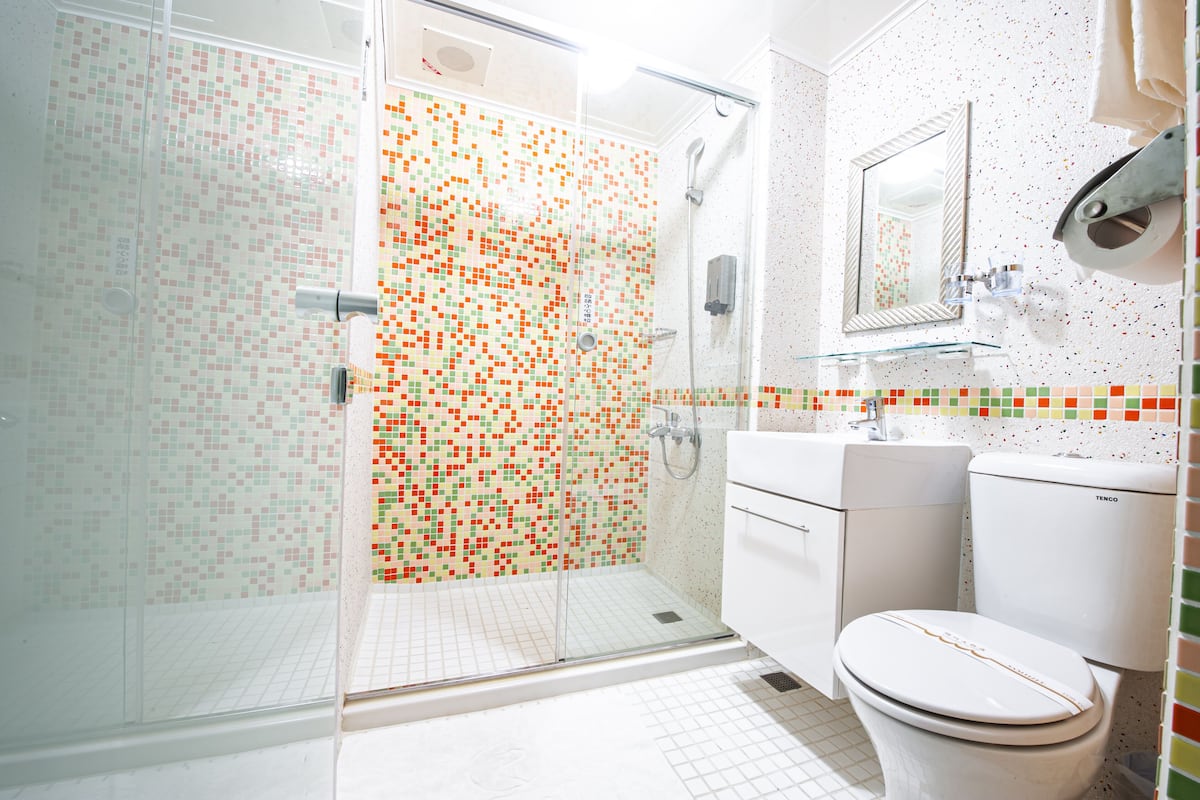 honeymoon double room | bathroom | hair dryer, towels, shampoo, toilet paper