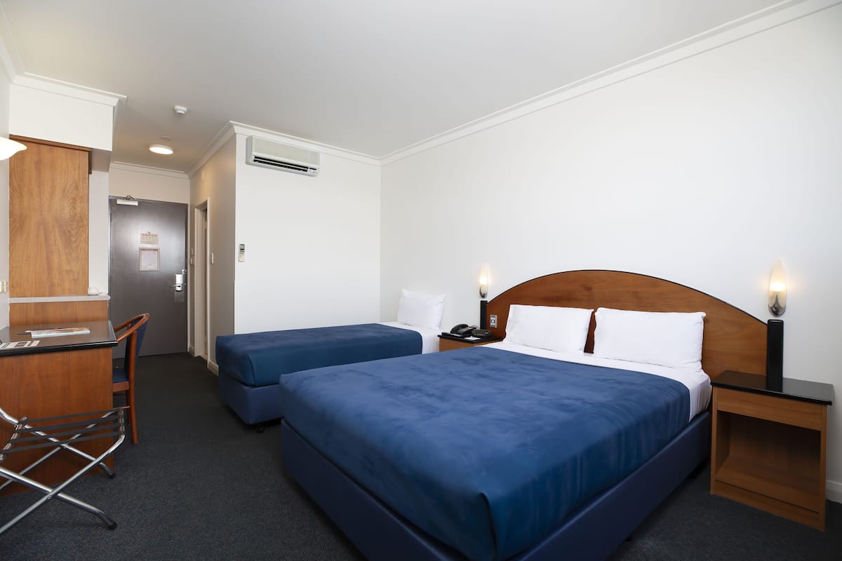 In-room safe, desk, iron/ironing board, free WiFi
