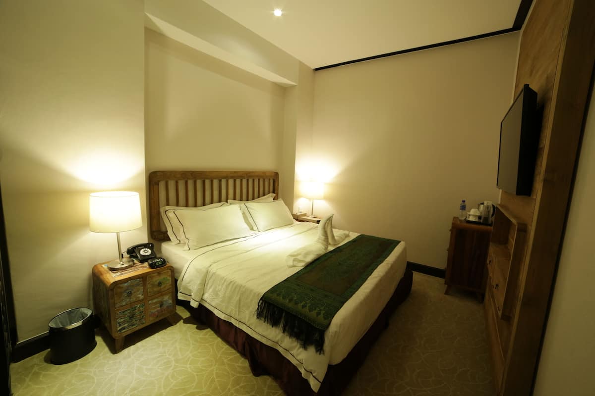 In-room safe, desk, blackout curtains, soundproofing
