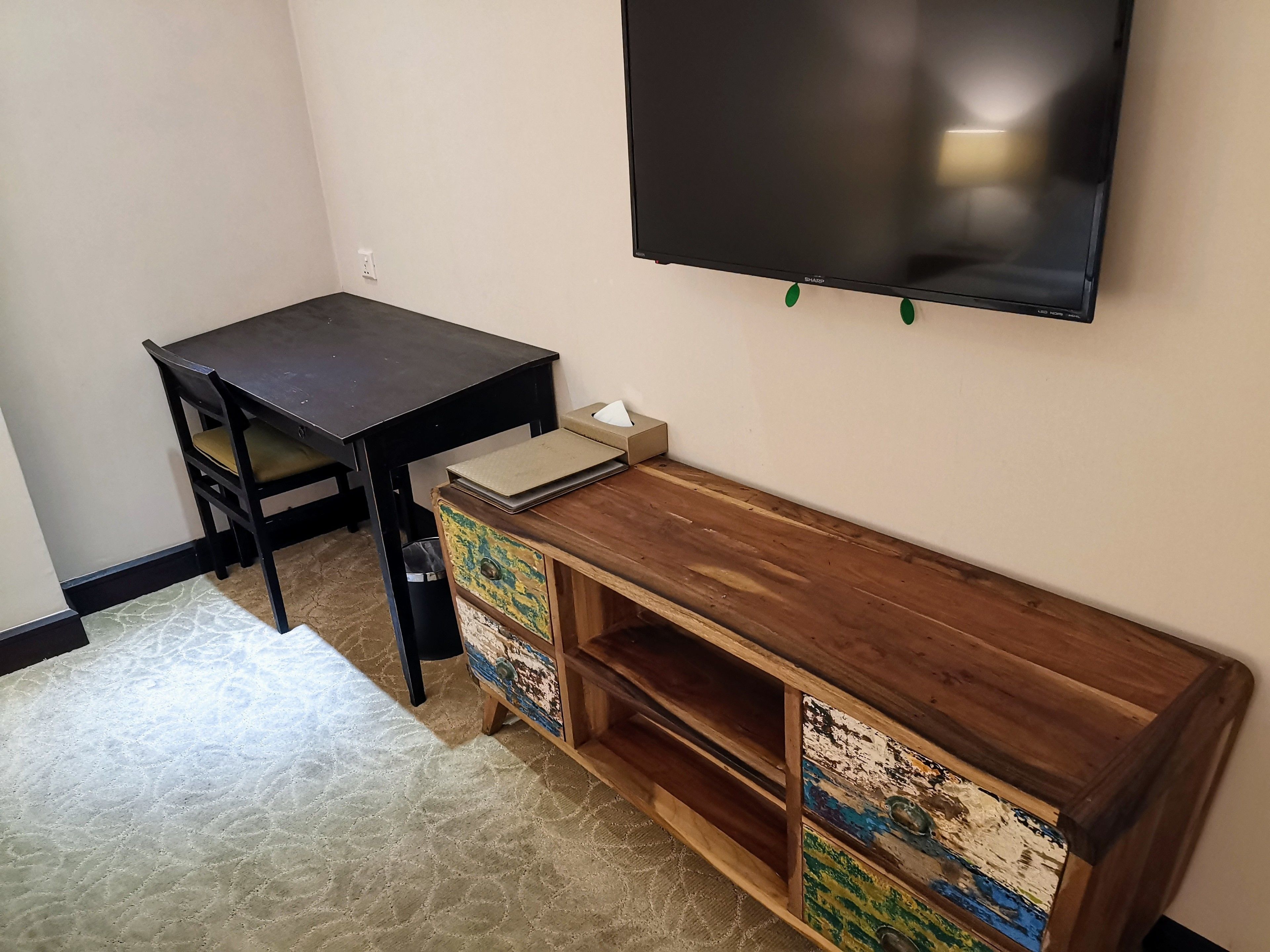 superior king (no window) | room amenity